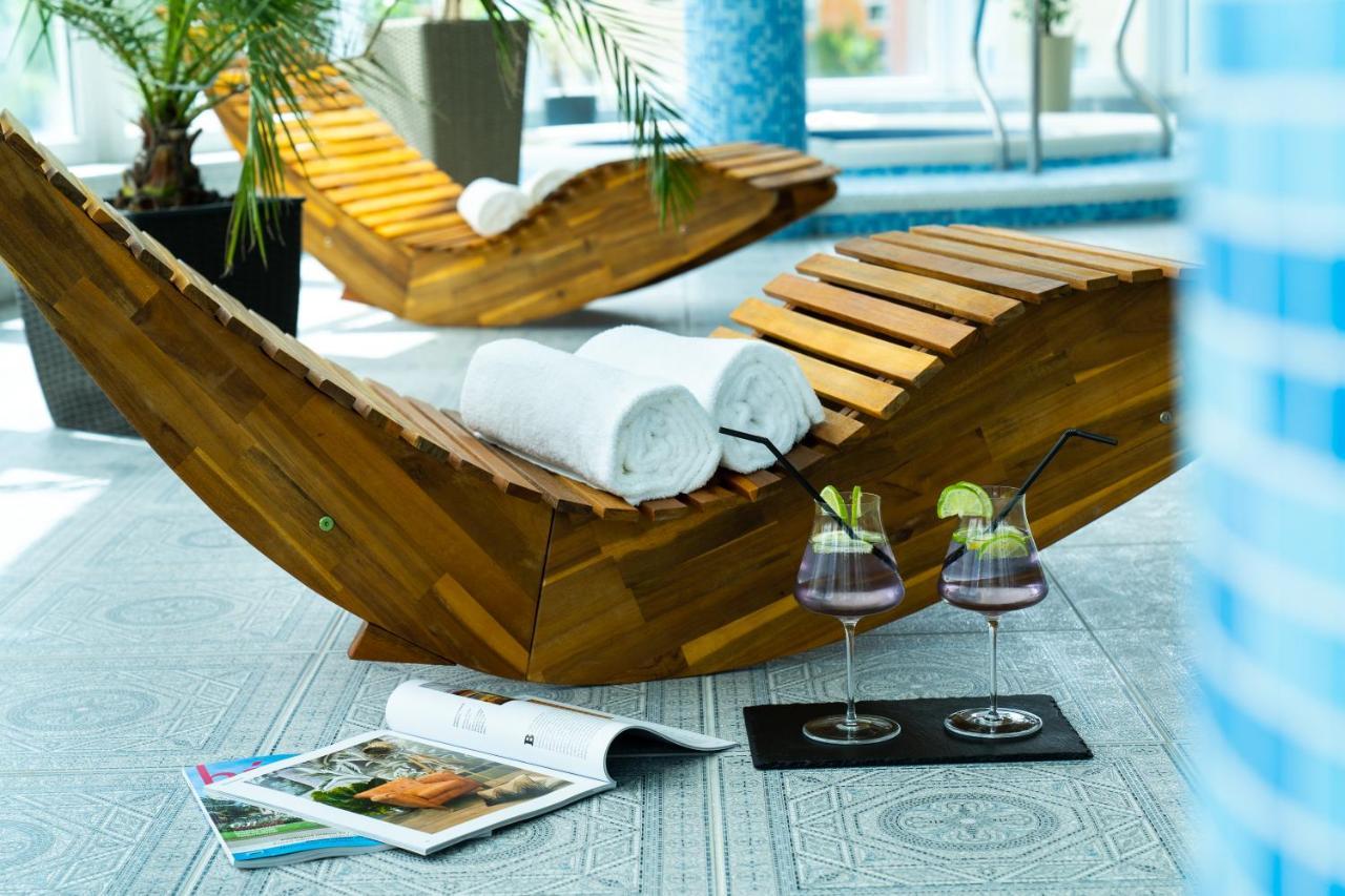 Hotel Kristaly Konferencia & Wellness Ajka Экстерьер фото
