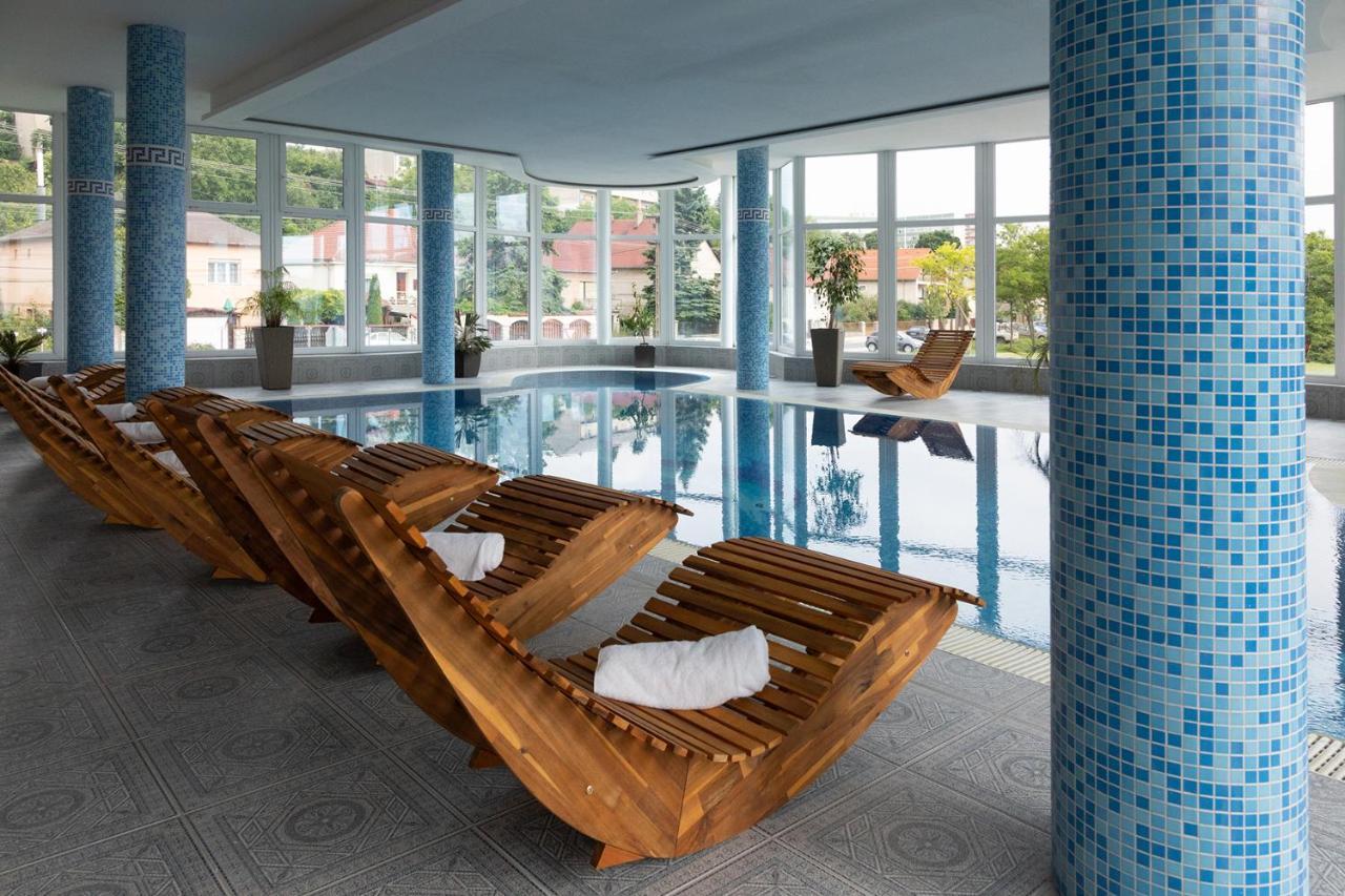 Hotel Kristaly Konferencia & Wellness Ajka Экстерьер фото