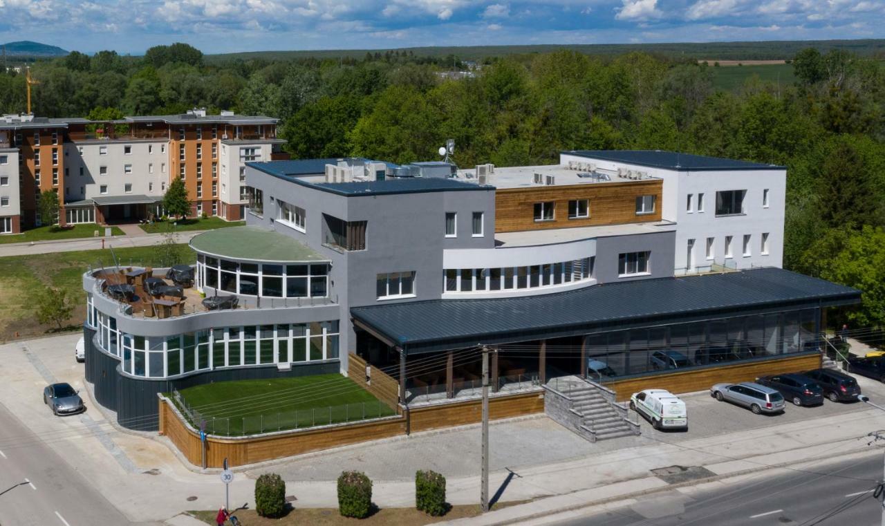 Hotel Kristaly Konferencia & Wellness Ajka Экстерьер фото