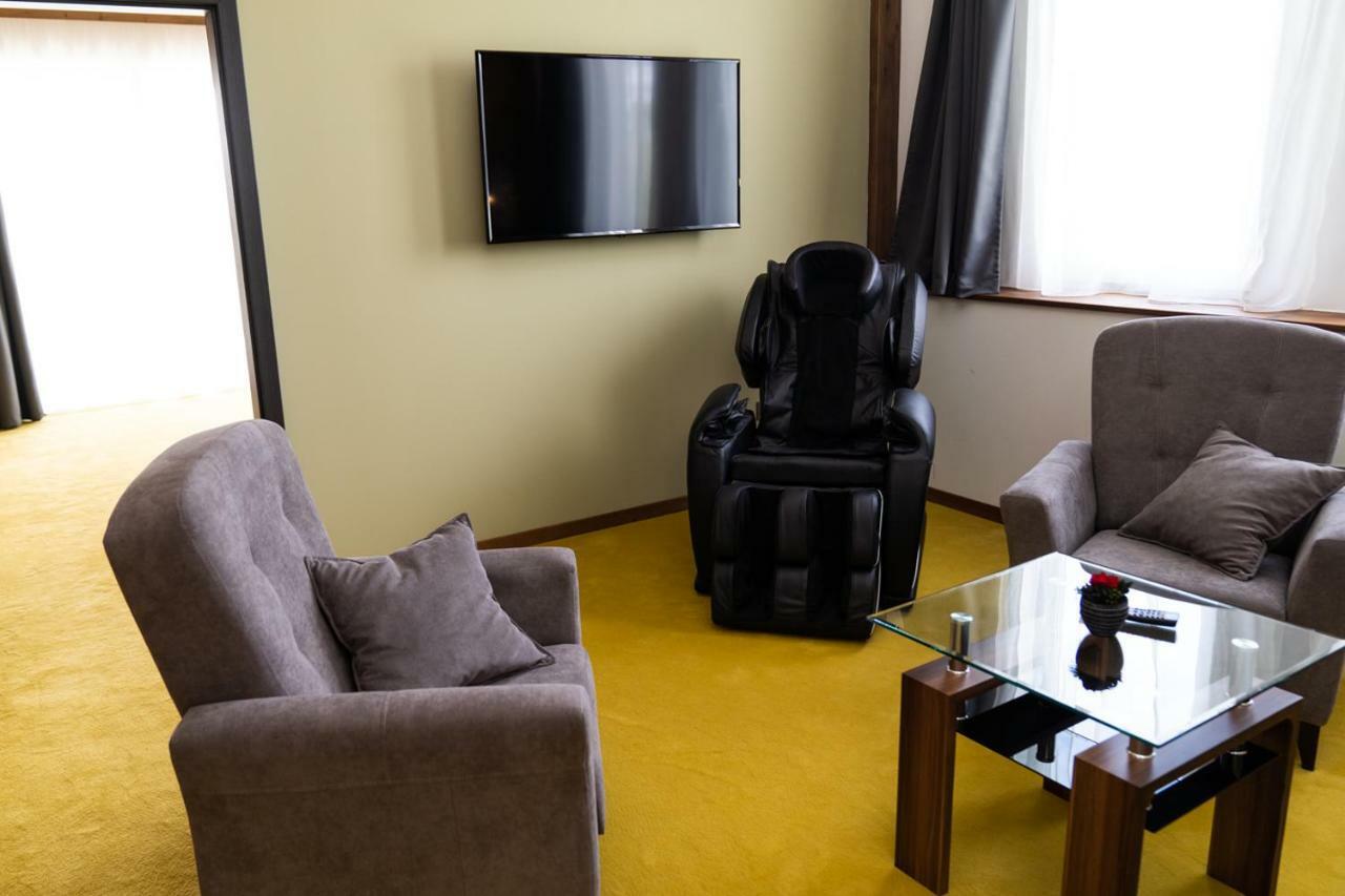 Hotel Kristaly Konferencia & Wellness Ajka Экстерьер фото