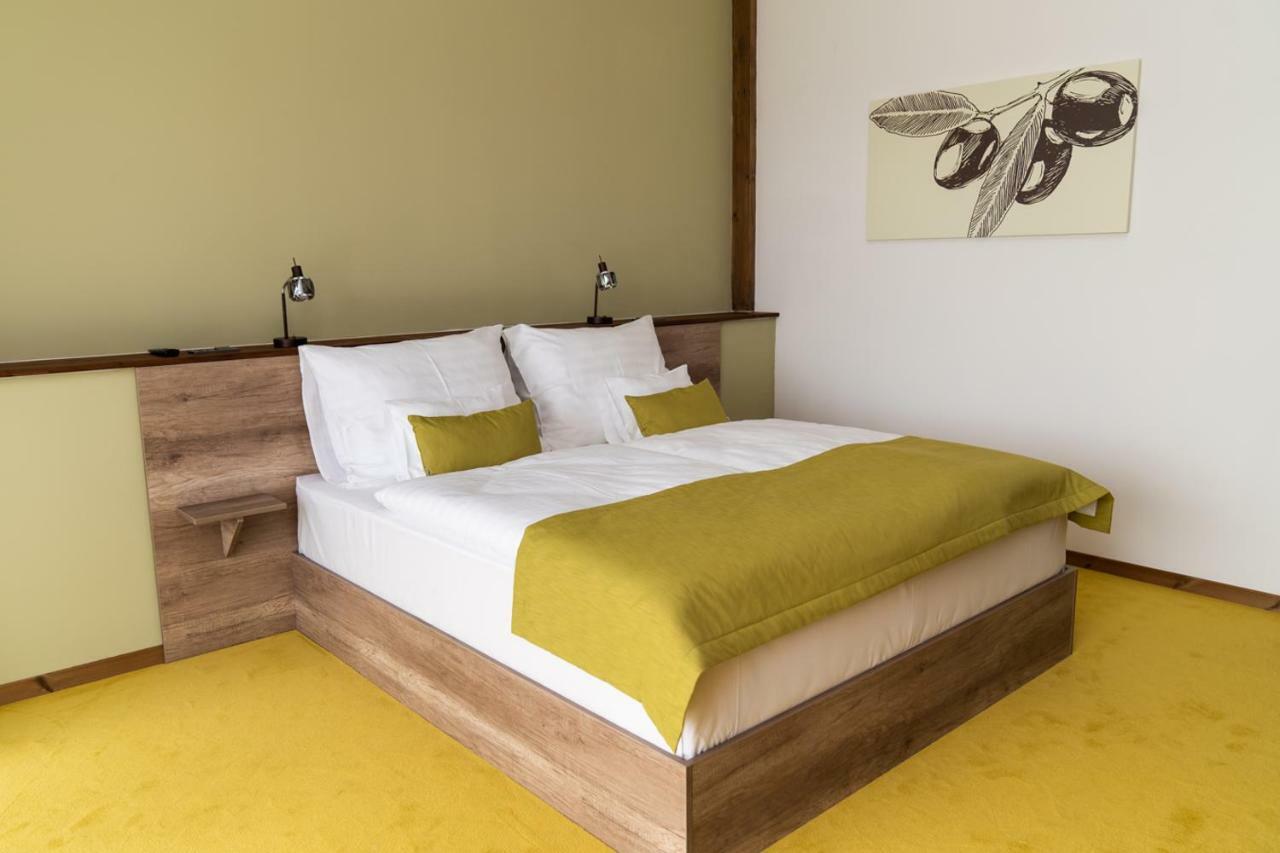 Hotel Kristaly Konferencia & Wellness Ajka Экстерьер фото